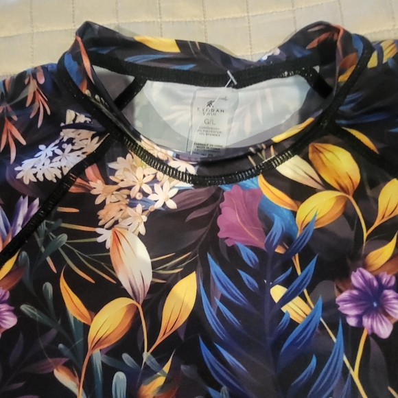 Long Sleeve Rash Guard Top - Picture 2 of 3